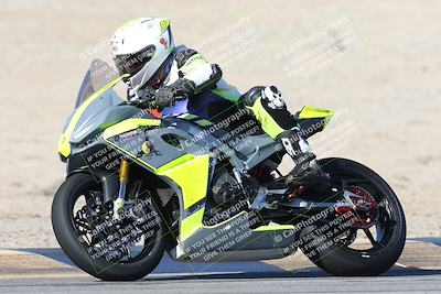 media/Dec-01-2025-Moto Forza (Mon) [[2daa91e15f]]/2-Intermediate Group/Session 2 (Turns 9 and 10)/